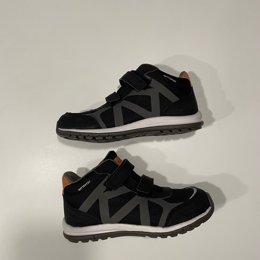 KAVAT Black and Gray Kids Sneakers
